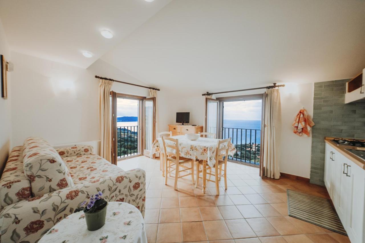 Residenza Golfo Degli Ulivi Aparthotel Caprioli Ngoại thất bức ảnh