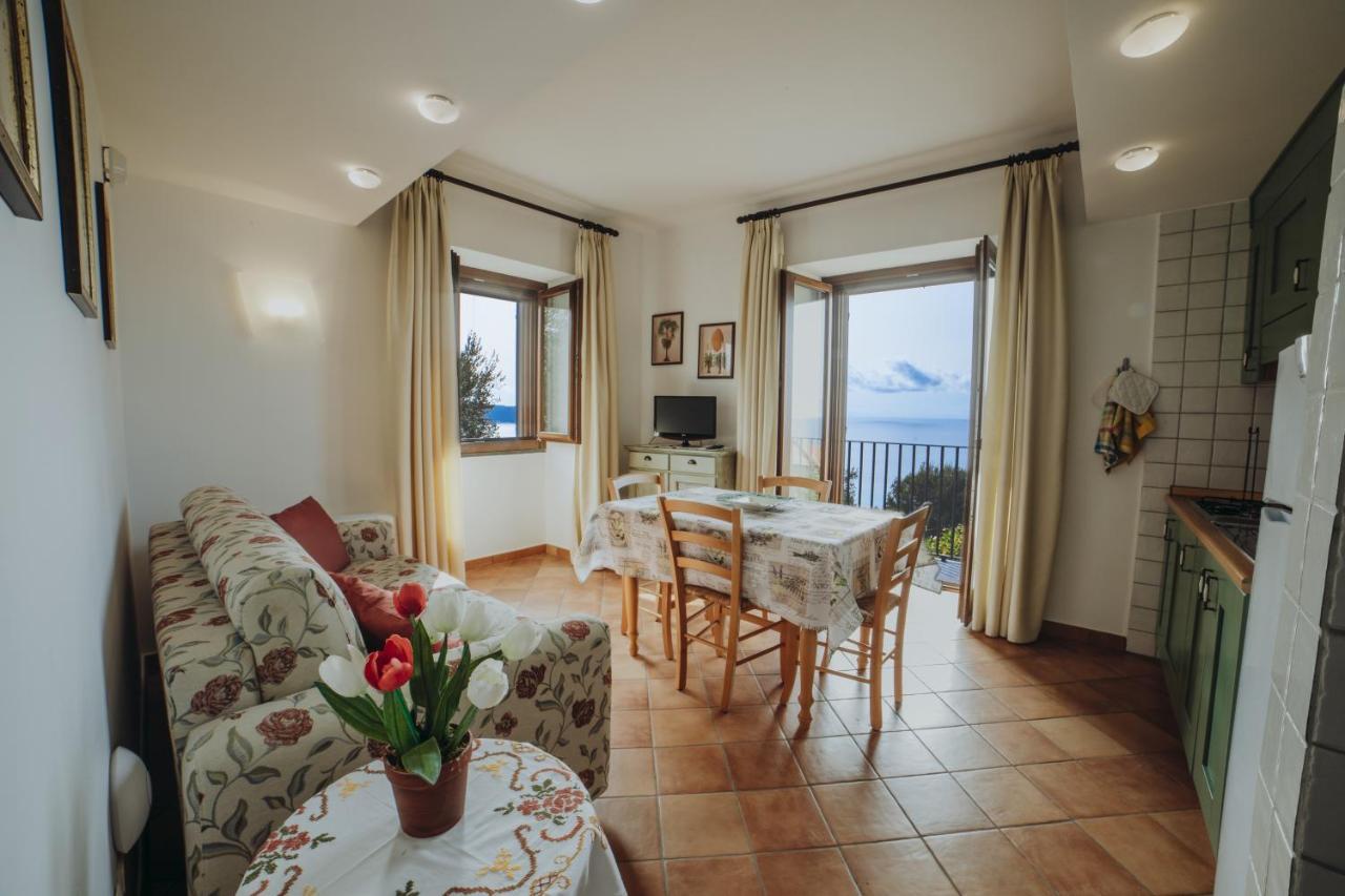 Residenza Golfo Degli Ulivi Aparthotel Caprioli Ngoại thất bức ảnh