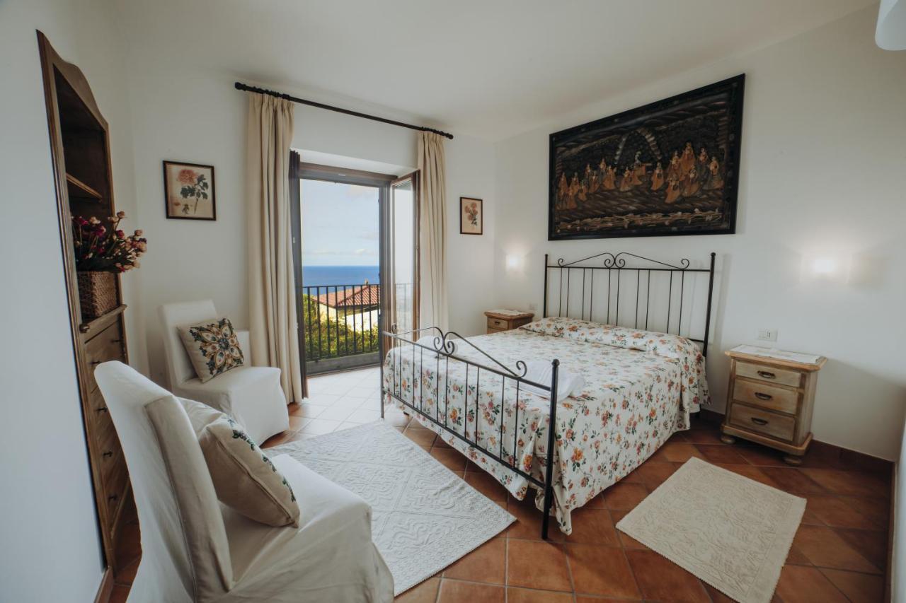 Residenza Golfo Degli Ulivi Aparthotel Caprioli Ngoại thất bức ảnh