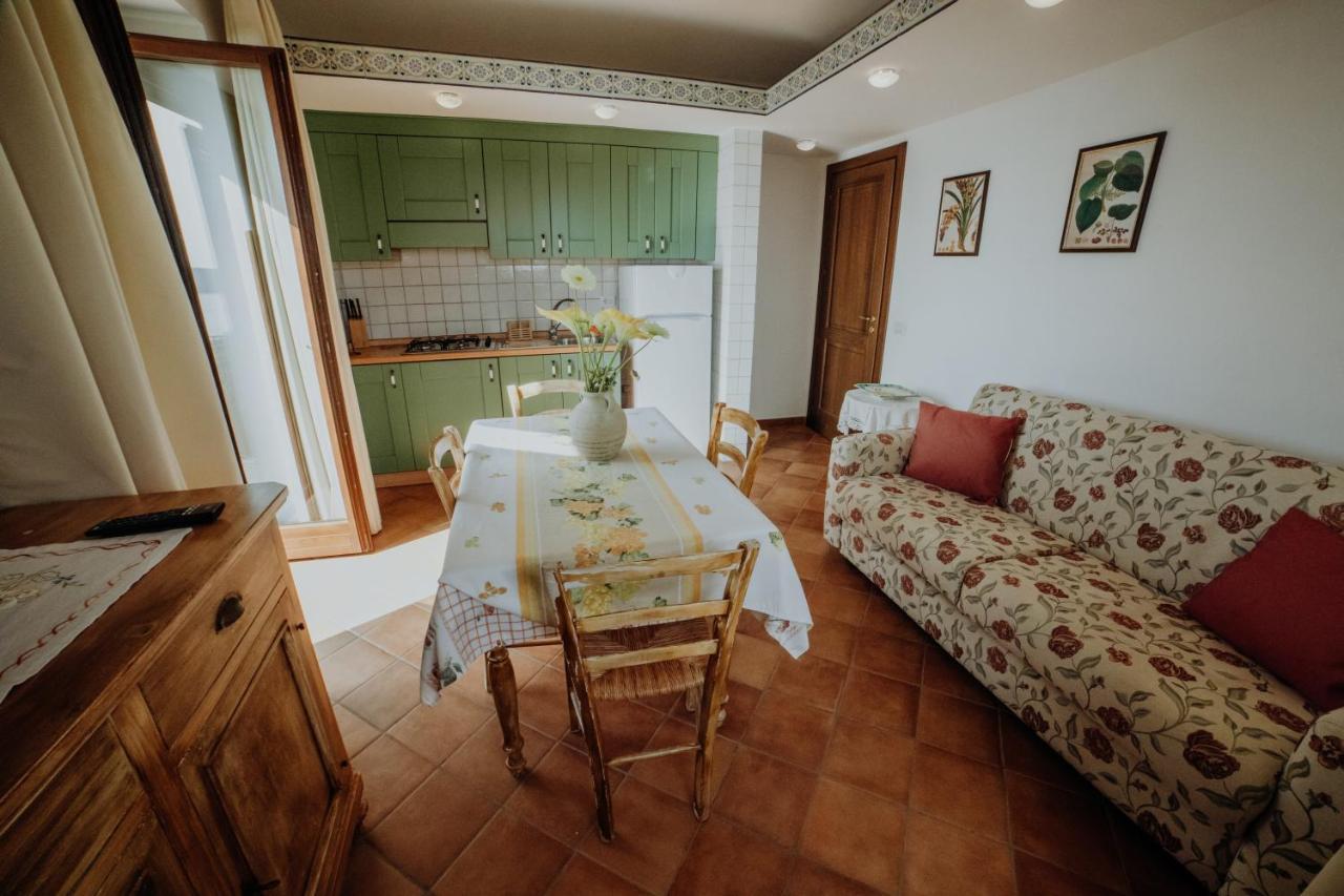 Residenza Golfo Degli Ulivi Aparthotel Caprioli Ngoại thất bức ảnh
